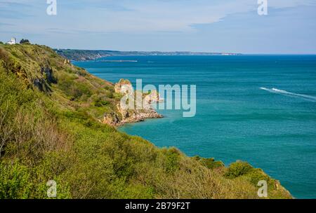 Seascape a Longues sur Mer in una mattinata di sole. Normandia, Frances. Foto Stock