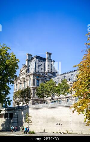 Parigi/FRANCIA - 24 settembre 2017 : Hotel de Ville vista sul Municipio dalla Senna Foto Stock