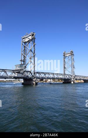 Memorial Bridge Che Collega Portsmouth, New Hampshire A Kittery, Maine, Piscataqua River, New England, Usa, Nord America Foto Stock