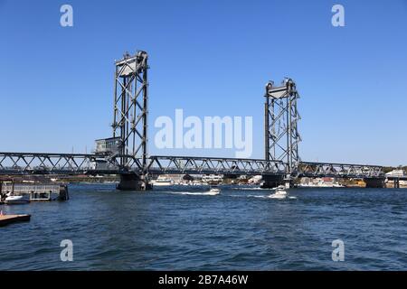 Memorial Bridge Che Collega Portsmouth, New Hampshire A Kittery, Maine, Piscataqua River, New England, Usa, Nord America Foto Stock