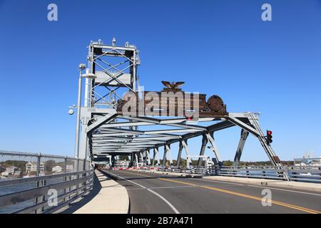 Lato Di Portsmouth Del Ponte Commemorativo, Fiume Di Spanning Piscataqua, Portsmouth, New Hampshire, New England, Stati Uniti D'America, America Del Nord Foto Stock