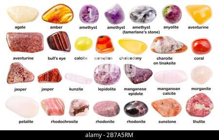 set di varie gemme con nomi (kunzite, petalite, carnelian, ametista, aventurina, agata, ambra, sunstone, morganite, lepidolite, charoite, cora Foto Stock