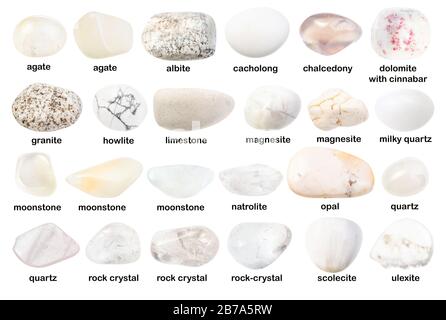 set di varie gemme bianche con nomi (ulexite, quarzo, hullite, magnesite, natrolite, cacholong, opale, albite, scolecite, moonstone, agate, limes Foto Stock