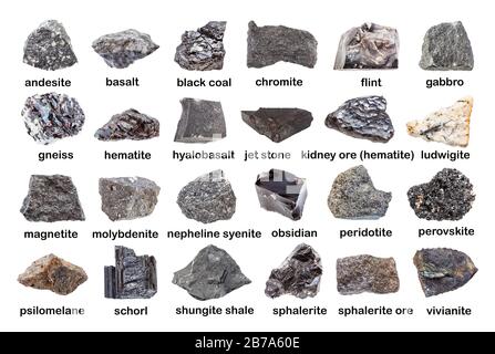 set di varie rocce scure non lucidate con nomi (cromite, sphalerite, magnetite, basalto, nefelina sienite, molibdenite, ossidiana, perovskite, emati Foto Stock