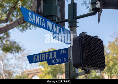 Santa Monica/ Fairfax Ave Street insegna a West Hollywood Foto Stock