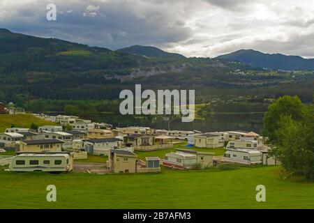 Saue Camping Campeggio vicino al villaggio di Bortondi,Voss comune,Norvegia,11 agosto 2019 Foto Stock