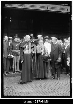 GIBBONS, GIACOMO, CARDINALE. GIUBILEO EPISCOPALE PER IL CARDINALE GIBBONS ALL'UNIVERSITÀ CATTOLICA. CARDINALE MERCIER Foto Stock