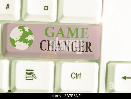 Segno di testo che mostra Game Changer. La foto di affari che mostra il senso che effettua un cambiamento importante nel modo corrente di fare Foto Stock