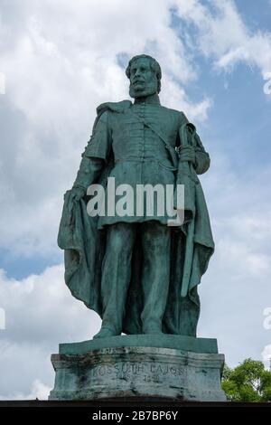 Statua di Lajos Kossuth de Udvard et Kossuthfalva. Piazza degli eroi, Budapest, Ungheria. Foto Stock