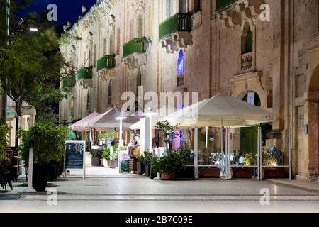 Ristorante tal-Kaptan sul lungomare di la Valletta, Malta. Foto Stock