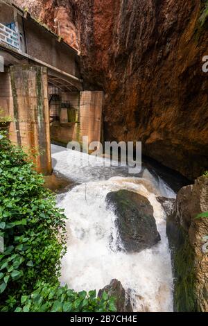 Terrificante Gola, Jīnghún Xiá, a Jiuxiang Gorge e Grotte National Geopark a Jiuxiang Yi e Hui etnico autonomo Township, Kunming, Yunnan, Cina. Foto Stock