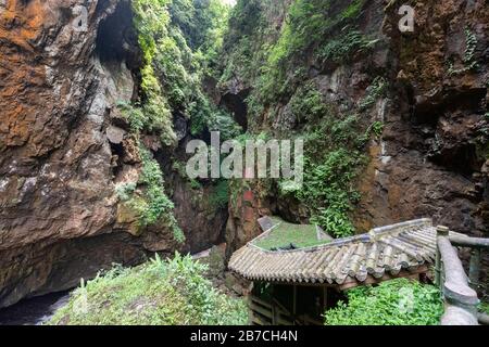 Terrificante Gola, Jīnghún Xiá, a Jiuxiang Gorge e Grotte National Geopark a Jiuxiang Yi e Hui etnico autonomo Township, Kunming, Yunnan, Cina. Foto Stock