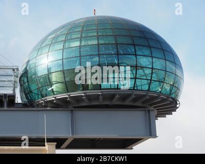 Torino, ITALIA - CIRCA FEBBRAIO 2020: La sala riunioni sul tetto è conosciuta come la Bolla, che significa la Bolla al centro congressi Lingotto progettato da Renzo piano in for Foto Stock