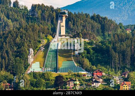 Il Bergisel Ski Jump è una collina che si trova a Bergisel a Innsbruck, Austria Foto Stock