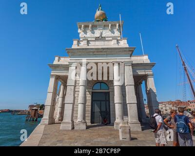 Venezia, Italia - 16 agosto 2018: Galleria d'arte Punta della Dogana Foto Stock