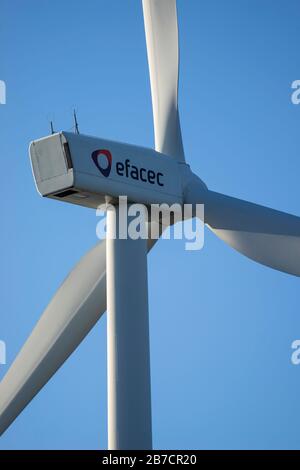 In prossimità della turbina eolica Foto Stock