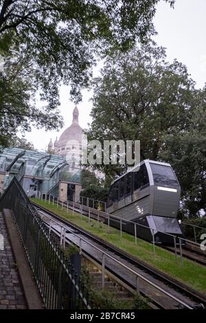La funicolare fino alla Basilica del Sacro cuore nel quartiere di Montmartre a Parigi, Francia, Europa Foto Stock
