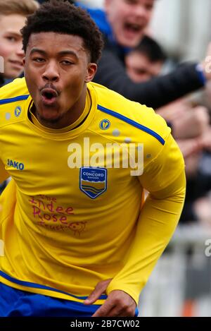 Decarrey Sheriff di Concord Rangers celebra il suo obiettivo durante il Vanarama National League South Match tra Concord Rangers e Tonbridge Angels Foto Stock