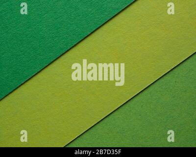 Set di fogli di carta multi-hue. Fogli di carta multicolore impilati l'uno sull'altro, formando uno sfondo in colori pastello. Molto spazio per Foto Stock