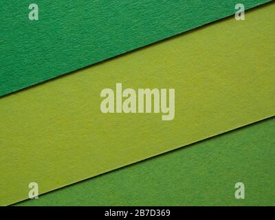 Set di fogli di carta multi-hue. Fogli di carta multicolore impilati l'uno sull'altro, formando uno sfondo in colori pastello. Molto spazio per Foto Stock