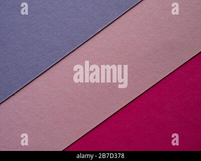 Set di fogli di carta multi-hue. Fogli di carta multicolore impilati l'uno sull'altro, formando uno sfondo in colori pastello. Molto spazio per Foto Stock