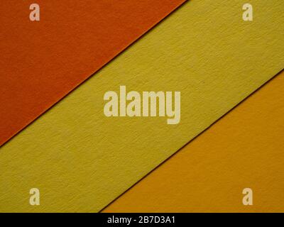 Set di fogli di carta multi-hue. Fogli di carta multicolore impilati l'uno sull'altro, formando uno sfondo in colori pastello. Molto spazio per Foto Stock