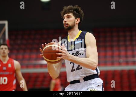 Funabashi Arena, Chiba, Giappone. 14 Marzo 2020. Ryan Rossiter (Brex), 14 MARZO 2020 - Pallacanestro : 2019-20 B.LEAGUE B1 gioco tra Chiba Jets 80-88 Utsunomiya Brex a Funabashi Arena, Chiba, Giappone. Credit: Yutaka/AFLO SPORT/Alamy Live News Foto Stock