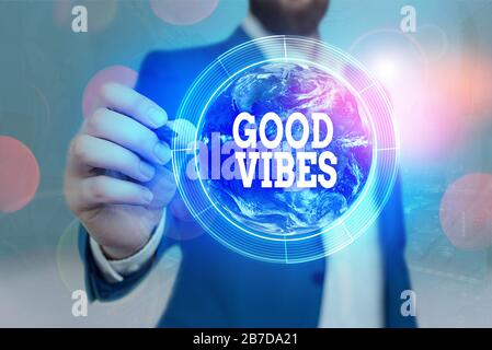 Testo a mano Good Vibes. Frase di slang della foto concettuale per le sensibilità positive date fuori da un elemento dimostrante di questa immagine fornita da Foto Stock