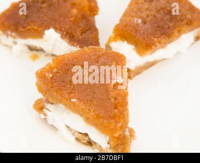 Tradizionale dessert turco, kaymakli ekmek kadayifi Foto Stock