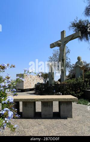 Statua di Gesù sulla croce, Terrazza Bellavista, Cerro San Cristóbal, Città di Santiago, Cile. Foto Stock