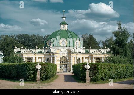 Mosca, Russia - 03 luglio 2013: Kuskovo, l'ex tenuta del conte Sheremetevs, Padiglione Grot, costruito nel 1756 - 1761 Foto Stock