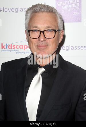 10 Ottobre 2017 - Londra, Inghilterra, Regno Unito - Specsavers Spectacle Wearer Of The Year 2017, 8 Northumberland Avenue - Outside Arrivals Photo Shows: Martin Kemp Foto Stock