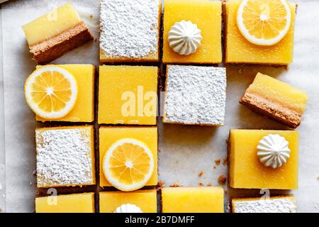 Limoni senza glutine con crosta di farina di mandorle Foto Stock