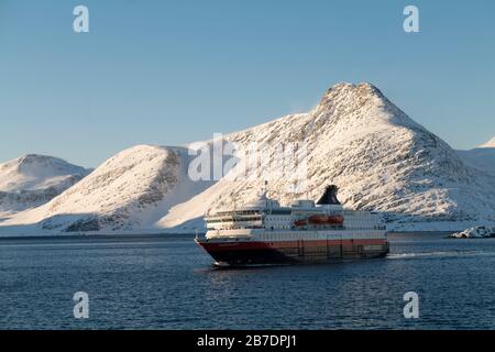 MS Nordkapp con partenza da Havøysund, Norvegia. Foto Stock