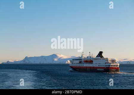 MS Nordkapp con partenza da Havøysund, Norvegia. Foto Stock