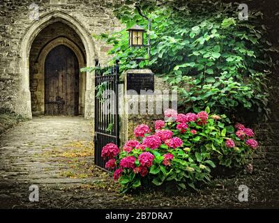 Ingresso alla chiesa di St Mary a Lower Heyford nell'Oxfordshire, Inghilterra, Regno Unito, Gran Bretagna Foto Stock