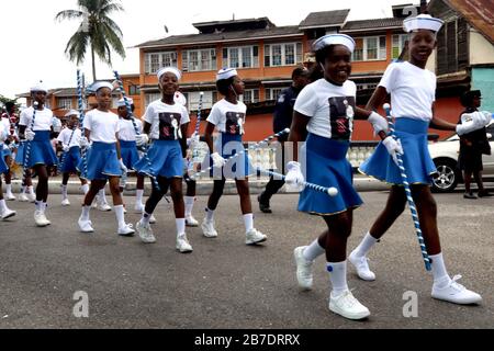 Carnevale 2020 – Parata dei personaggi tradizionali, Trinidad e Tobago, W.I. Foto Stock