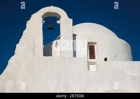 Chiesa greco-ortodossa di Panagia Paraportiani nella città di Chora sull'isola di Mykonos Foto Stock