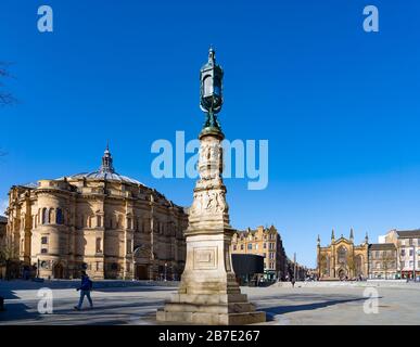 Vista di Bristo Square a Edimburgo, Scozia, Regno Unito Foto Stock