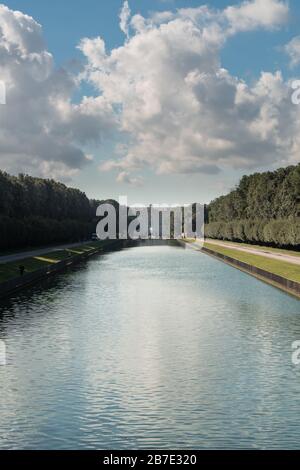 Italia, CASERTA - Oct 19, 2019: La Reggia e i giardini di Caserta (Palazzo reale di Caserta), costruita nel 18th secolo, ex residenza barocca di Foto Stock