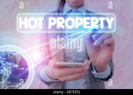Segno di testo che mostra la proprietà Hot. Testo di foto di affari uno che molti che mostrano vogliono comprare ed è elementi altamente desiderabili di questa immagine fornita da N Foto Stock