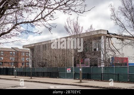 Newberry Center progettato da Perkins e in fase di demolizione Foto Stock