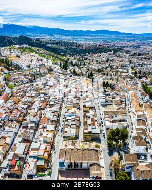 Granada città-Alhambra. Vista panoramica del drone aereo. Spagna Andalusia Foto Stock