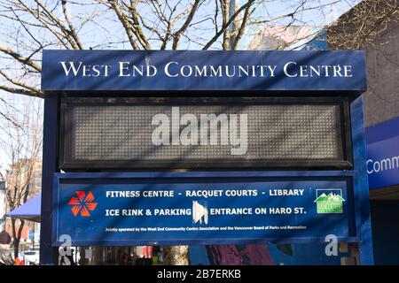 Vancouver, Canada - 15 marzo 2020: Vista dell'ingresso del 'West End Community Center' su Denman Street 870 a Vancouver Foto Stock