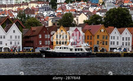 L'imbarcazione da diporto russa Anna ormeggiata nel porto interno di Bergen, Norvegia Foto Stock