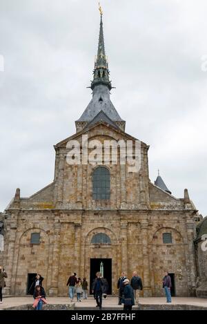 Vista esterna dell'abbazia di Mont Saint-Michel, Francia, Europa Foto Stock