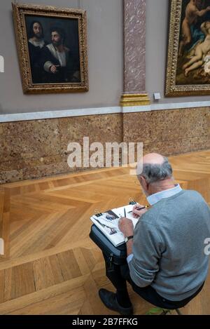 Artista che copia un dipinto al Museo del Louvre di Parigi, Francia, Europa Foto Stock