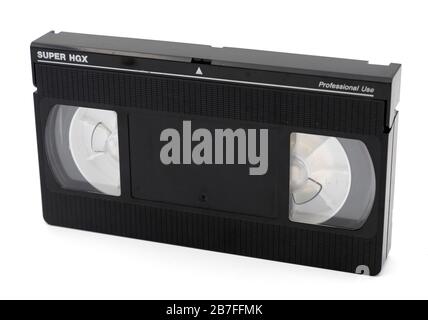 Nastro cassetta VHS tagliato isolato su sfondo bianco Foto Stock