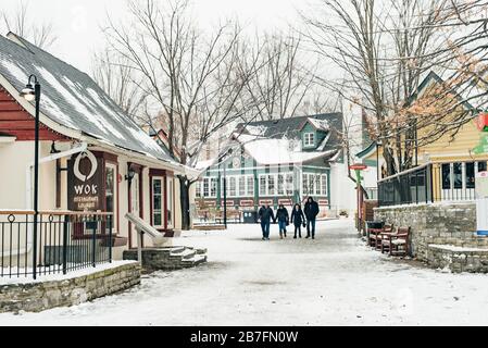 MONT-TREMBLANT, QC, CANADA - FEBBRAIO 2020 Mont-Tremblant villaggio in inverno Foto Stock