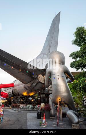 TriStar Jet al mercato notturno e artistico di Changchui a Bangkok, Thailandia Foto Stock